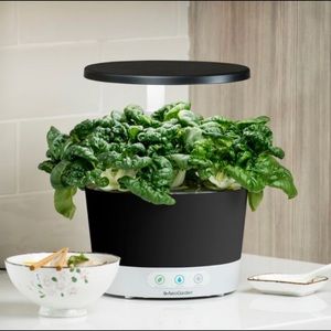 Aerogarden 360 🌱 Black W/ seed kits
